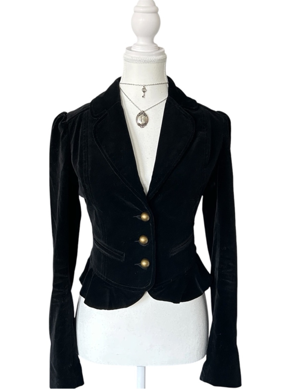 Y2K “Guess” Black Velvet Button-up Style Blazer Top